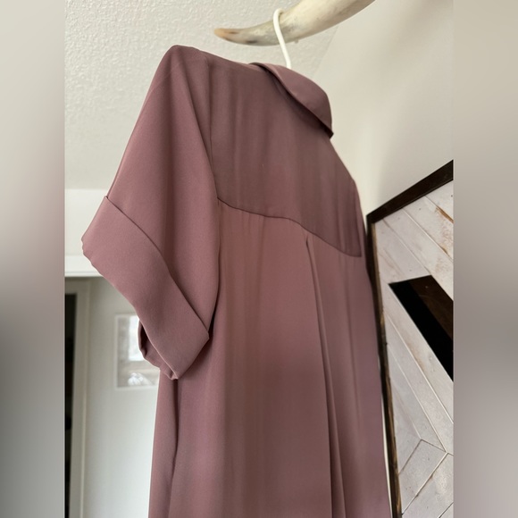 Short Sleeve Contemporary V-Neck Blouse - Picture 4 of 6